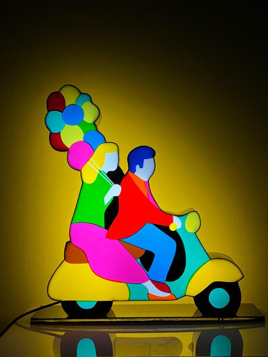 COPPIA IN VESPA CON PALLONCINI